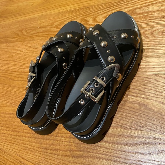 lamoda chunky sandals